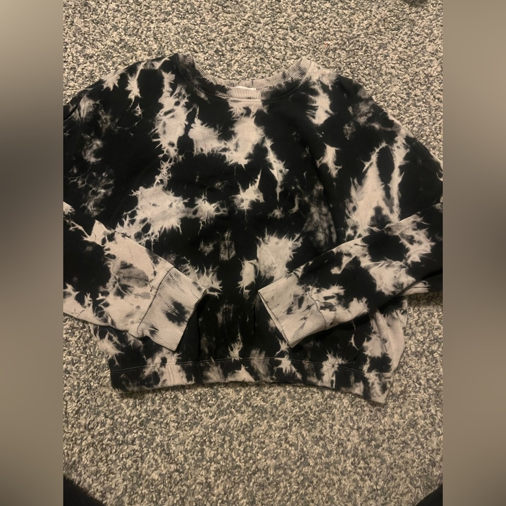 Black and White Tie-Dye Sweatshirt